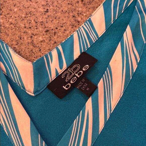 BEBE 2B Y2K Silk Swirl V-Neck Tank Top - Picture 4 of 9